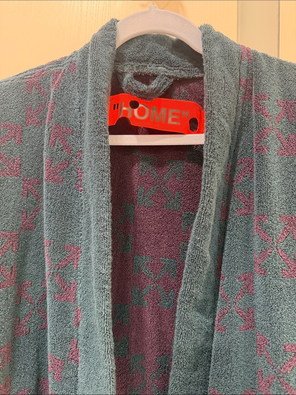 OFF-WHITE
Arrow Pattern Bathrobe - Picture 2 of 7